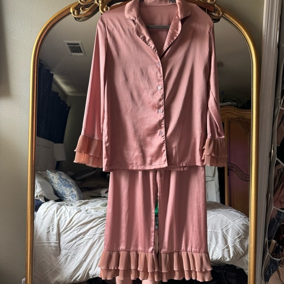 2 piece ruffle pajamas NWOT SIZE SMALL - Picture 3 of 7